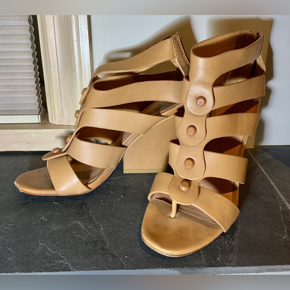 LAMB Heels